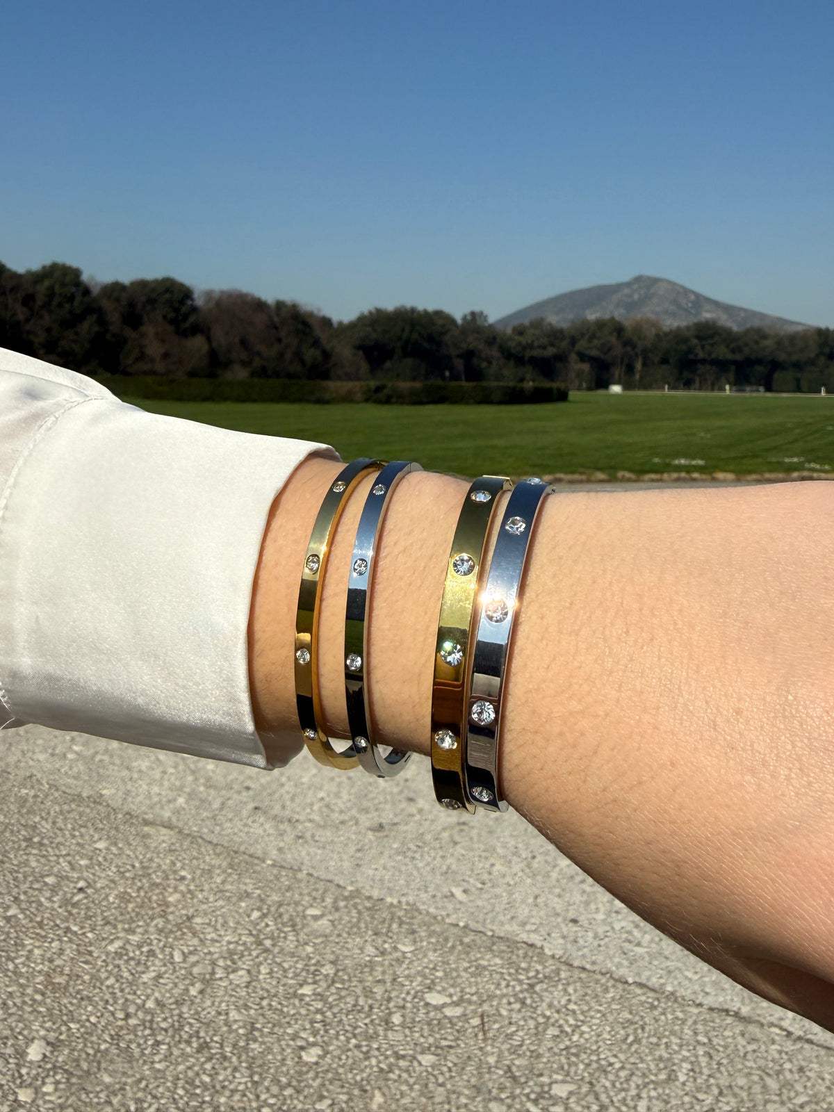 Bracciale rigido con brillantini