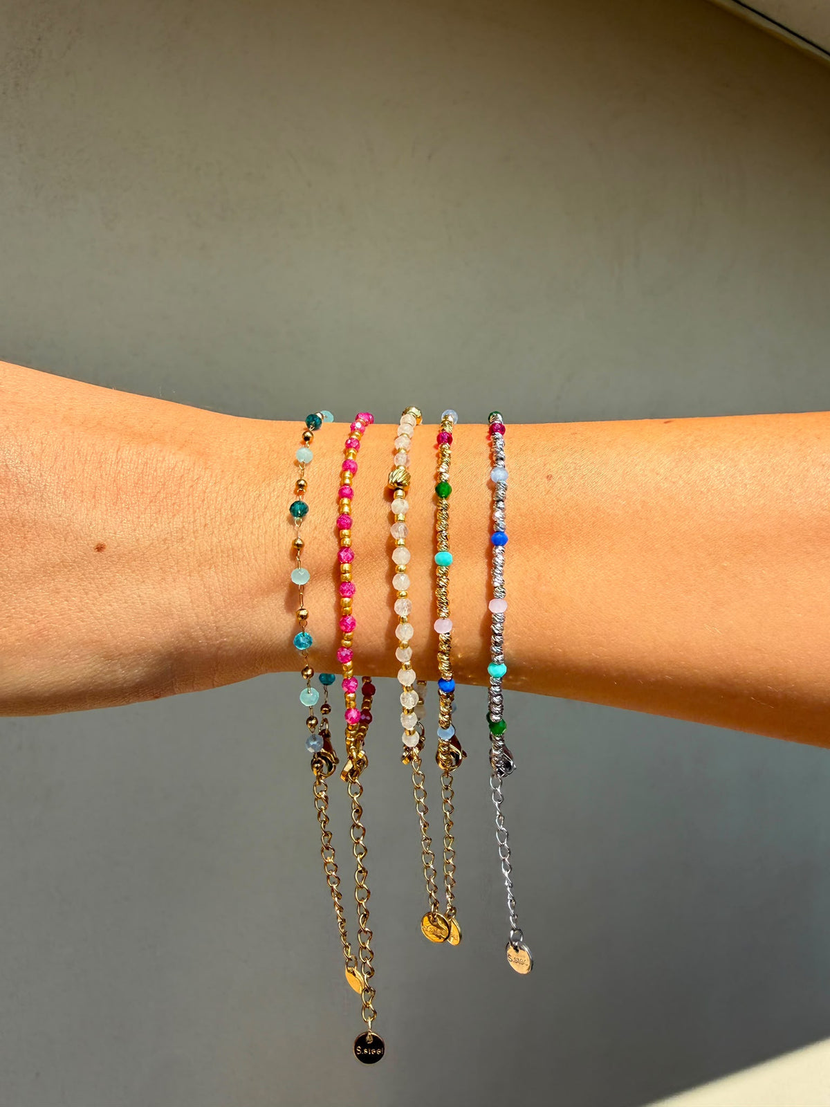 Bracciali con mini perle colorate
