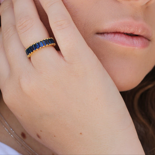 anello zirconi blu